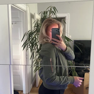 Bomberjacka - Storlek s, använd fåtal gånger, bra skick. Nypris 249