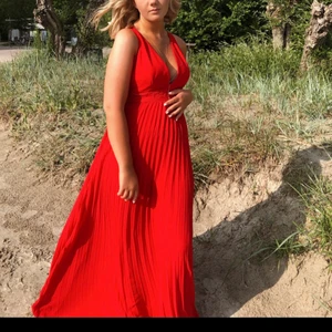 Balklänning - Vacker röd balklänning.❤️❤️ Nypris: 1200 kr 