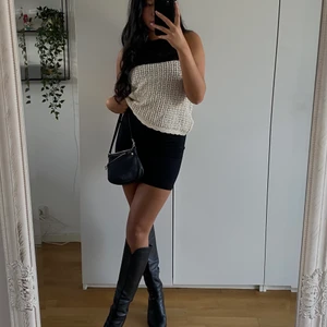 Stickat linne - Supergulligt stickat linne från mango🖤