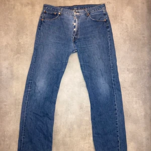 Vintage Levis 501 jeans - Blå vintage Levis jeans storlek 36-34 lite slitage vid knapparna