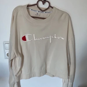 Märkes kläder storlek xs - Storlek xs men passar mer som s, väskan är 8L och köpt på deras hemsida 