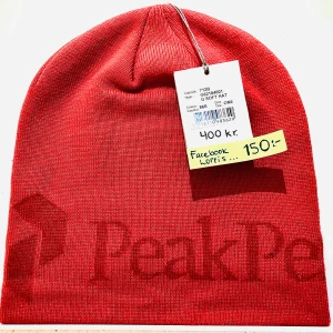 Peak performance Mössa! - Helt ny, skitsnygg corallfärgad Peak- mössa. Normal storlek. Tight passform. 