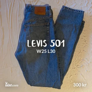 Levis 501 W25 - Tidlösa jeans med fin passform. Med smala ben. Fint skick✨