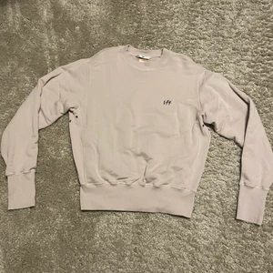 Eytys sweatshirt - Väldigt fin eytys sweatshirt, metall/stål emblem, unisex så passar både tjej och kille, 