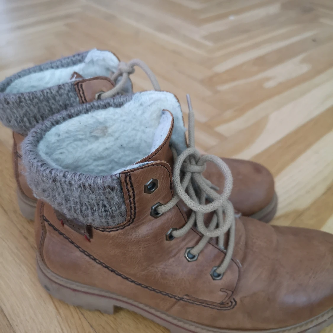 Ett par bruna skor - 90