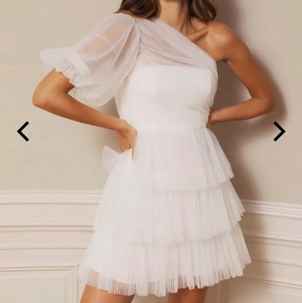 SÖKER denna by malina klänningen!!! Hör gärna av er om ni är sugna på att sälja! 🥰. Klänningar.
