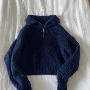 Säljer denna stickade tröjan från Gina tricot då jag inte använder den. Använd endast några gånger och är i bra skick. Frakt tillkommer. 