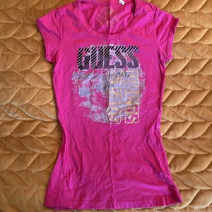Guess kortärmad top strl.S - Guess kortärmad top strl.S 