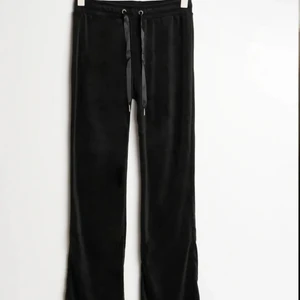 Gina Tricot Mjukis - SVARTA velour mjukisbyxor från Gina Tricot i STORLEK S
