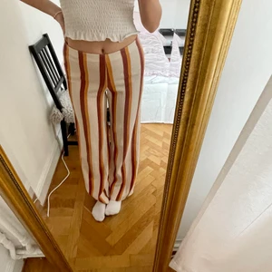 Mönstrade byxor - Superfina och sköna randiga byxor i strl S💖💖 använda fåtal gånger så i fint skick!! Köpare står för frakt.