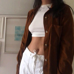 skjorta - asfet oversize skjorta från Zara! Funkar till det mesta, storlek 36. använd 1 gång ✨ 