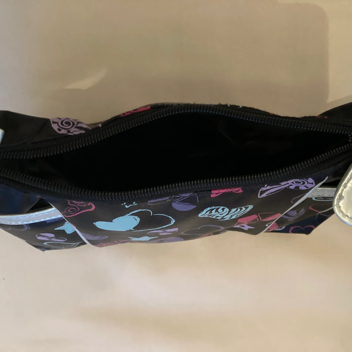 Gullig väska (ej med axelband) - 90