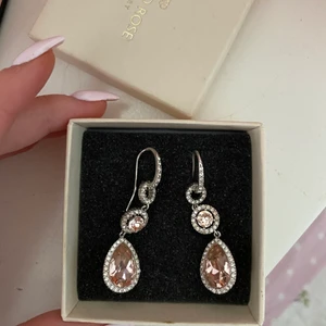 Lilly and rose  - Använda 1 gång som nya, säljs för de inte kommer till en användning 