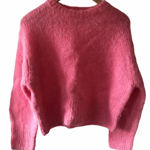 Rosa tröja - Rosa stickad tröja, perfekt inför våren. Kom privat för mer info eller intresse🤍
