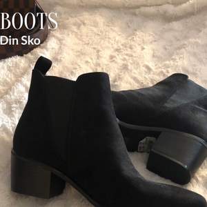 Helt oanvända boots i storlek 40 från Din sko! Ord pris 500kr, säljer för 300kr inkl frakt 😍 Kan även mötas upp i Stockholm!!