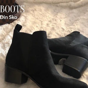 Oanvända Boots  - Helt oanvända boots i storlek 40 från Din sko! Ord pris 500kr, säljer för 300kr inkl frakt 😍 Kan även mötas upp i Stockholm!!