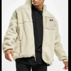 Dickies jacka - Dockors jacka köpt på carlings. Mycket oversized!