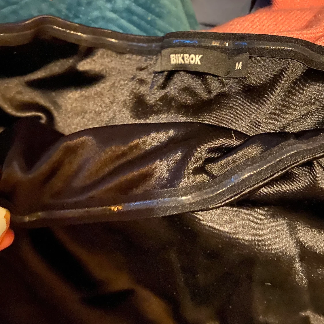 Bandeau topp i satin  - 90