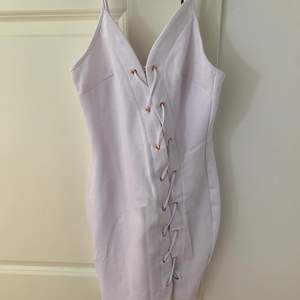 Skitsnygg klänning från Linn ahlborgs kollektion. Har endast hängt i min garderob. Aldrig använd bara testad. 
