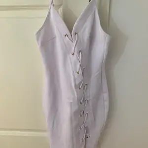 Skitsnygg klänning från Linn ahlborgs kollektion. Har endast hängt i min garderob. Aldrig använd bara testad. 