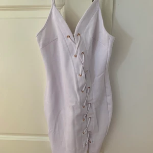 Snygg klänning  - Skitsnygg klänning från Linn ahlborgs kollektion. Har endast hängt i min garderob. Aldrig använd bara testad. 