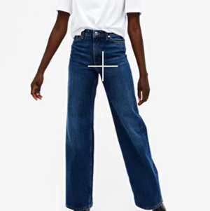 Säljer dessa jättesnygga och knappt slitna Yoko jeans❤️ - Dessa har jättesmå slitningar längst ned p.g.a att de är för långa för mig, de är stlr 24 och kostar 450 nypris❤️