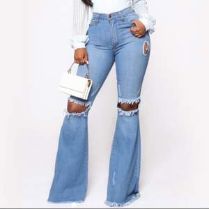 Skit snygga Fashion Nova jeans i perfekt skick som ger fina former! Passar dig med 38-40 🤍 