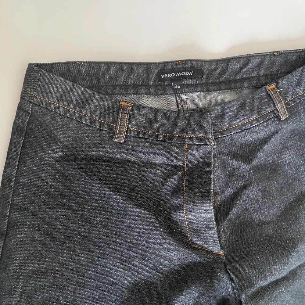 fräcka byxor från vero moda som jag aldrig har använt.. Jeans & Byxor.
