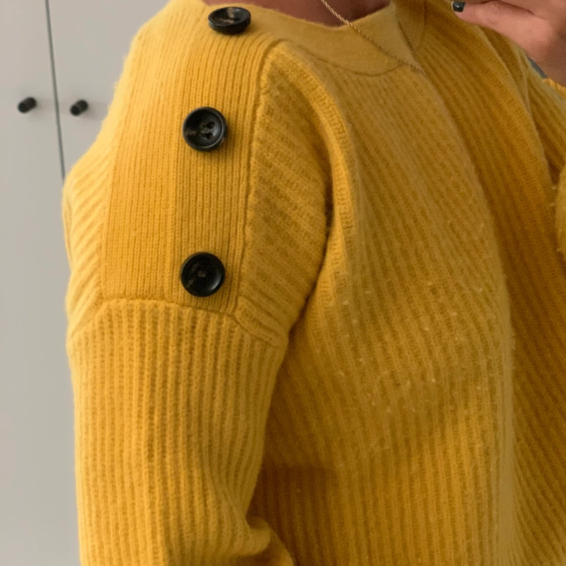 gul tröja  - 90