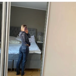 Juicy Couture - Juicy couture Set i Storlek XS!💓💓💕💖Köpt av @Stasia men jag tycker inte jag passar i så mörka färger. Hoppas någon får bättre användning av den. Bud Från 860kr