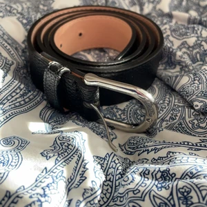 Skärp med silverspänne - Använt Max 5 gånger. 