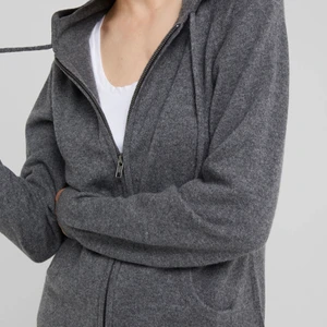 Cashmere zip hoodie - Säljer min superfina zip hoodie från davida!! 100% Kashmir/cashmere, som ny!!!💖💖