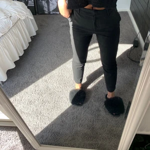 Kostymbyxor  - Svarta enkla snygga kostymbyxor 