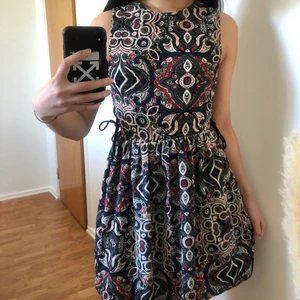 Klänning från Nelly storlek 34 - Använd två gånger endast! Köparen står för frakt eller mötas i helsingborg! 