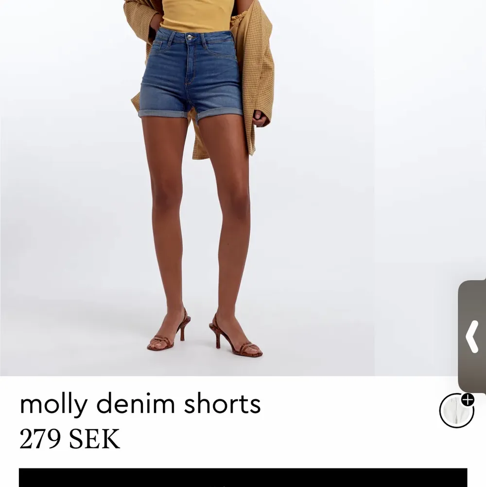 Säljer dessa jätte fina shorts ifrån Gina Tricot som aldrig är använda. Nypris 279kr mitt pris 180kr. Köparen står för frakten🎀. Shorts.