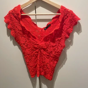 Topp - Så snygg spetstopp ifrån zara funkar perfekt till fest!