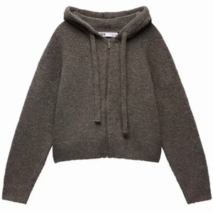 Zara kofta - BUDA I KOMMENTARERNA, minst 10kr höjning!!Frakt tillkommer. Använd ca 5 ggr då den inte kommer till användning🤎🤎Koftan är i strl M/L men är vanligtvis en S och passar bra ändå, den blir bara lite mer oversized❤️‍🔥