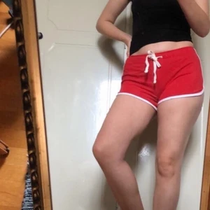Shorts  - Sportiga shorts som säljes pga att de nu är för små.