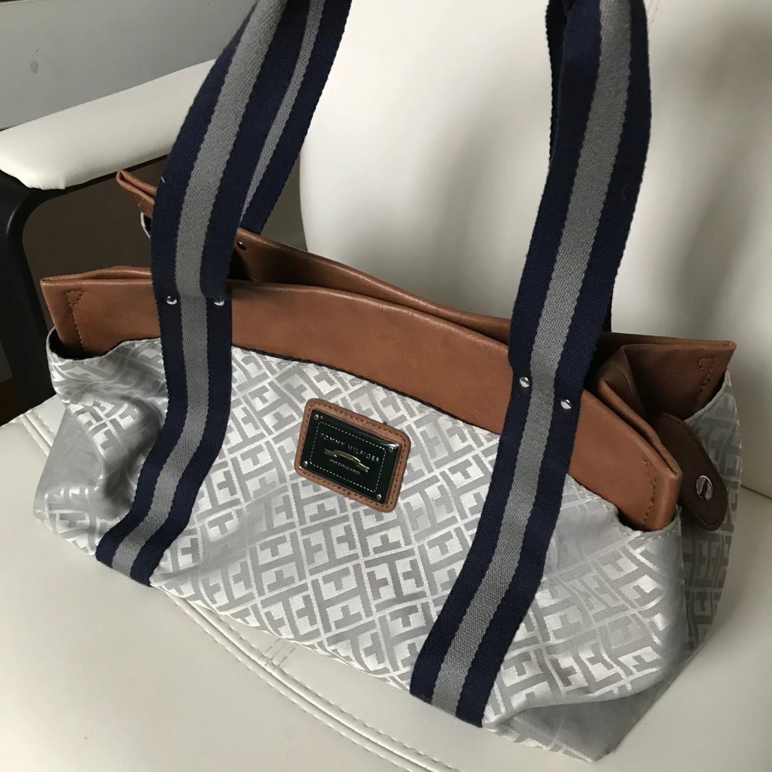 Tommy Hilfiger väska