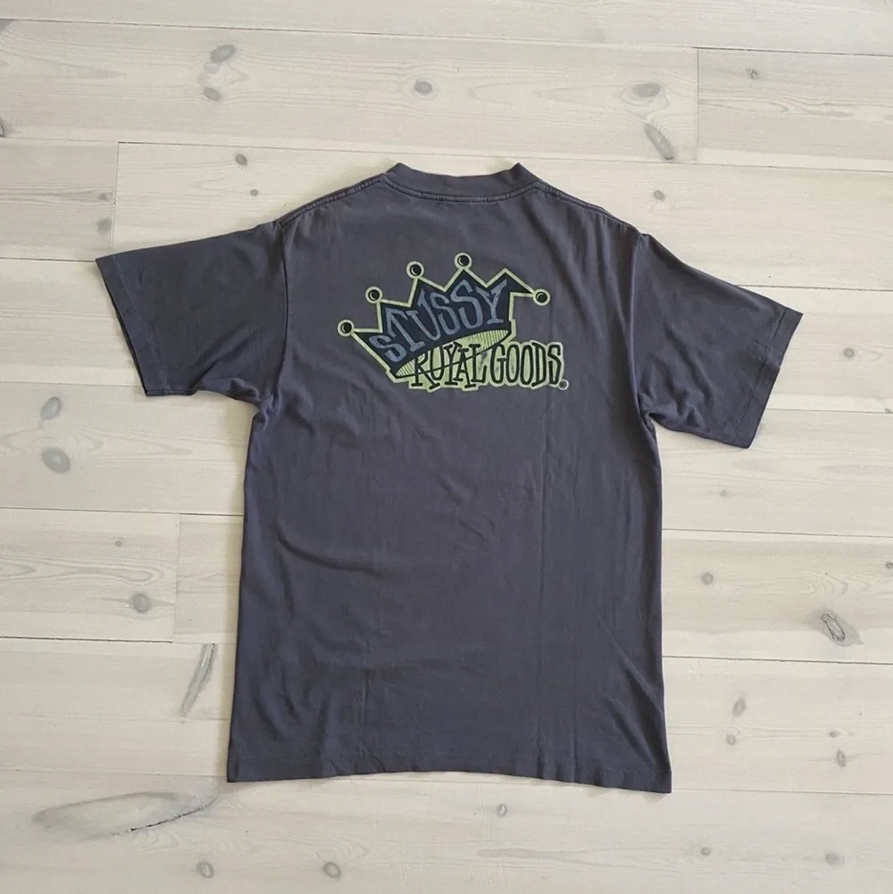 Väldigt snygg stussy t-shirt som är köpt för 900kr. Aldrig använd. St L på etikett. Pris kan diskuteras. För fler frågor kom pm. Mvh, Max.. T-shirts.