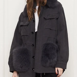 Intressekoll grå costummade jacka - Funderar på att kanske skönja min gråa costummade jacka i storlek s/m. Slutsåld och väldigt populär, den var väldigt svarvat få tag på och köpte den ny från hemsidan ungefär ett år sedan för 5700kr