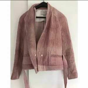 Mega fin iro jakke i rosa ❤️ brugt en enkelt gang 