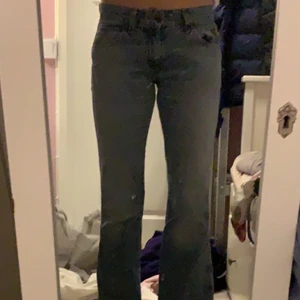 Ljusblåa Crocker jeans  - Säljer nu mina jättefina ljusblåa jeans från Crocker, jättefina men kommer tyvärr inte till använding 