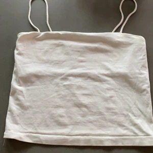 Vitt linne - Vitt linne från Gina tricot. Nästan aldrig använt. Storlek S.