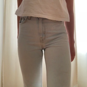 Jeans från weekday - Jeans från weekday i stilen MILE💙 Superfräsch färg! Nyskick