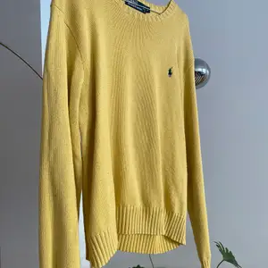 Super cosy yellow sweater from Ralph Lauren 