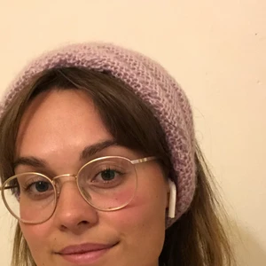 Lavender scarf knitter by me - Lavender scarf knitted by me // 100% wool in lavender mixed with pink mohair // Can be used around the neck or in the hair