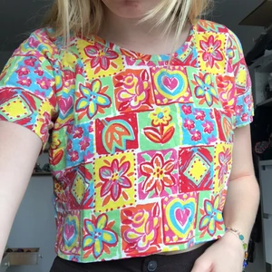 Färgglad top  - En färgglad vintage top i superfint mönster! 