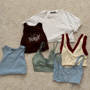 Blandade Toppar  - Säljer dessa toppar från olika märken. Lite olika storlekar men passar S/M. 15kr styck och 60kr för alla. Alla är i fint skick. Skriv om du är intresserad så ger jag mer info ang varje plagg! ❤️