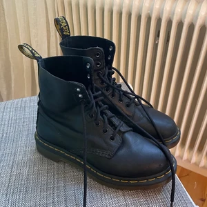 Dr Martens - Är osäker på modellen men väldigt bra skick på dem. Storlek 37, true to size. Kom med bud!!